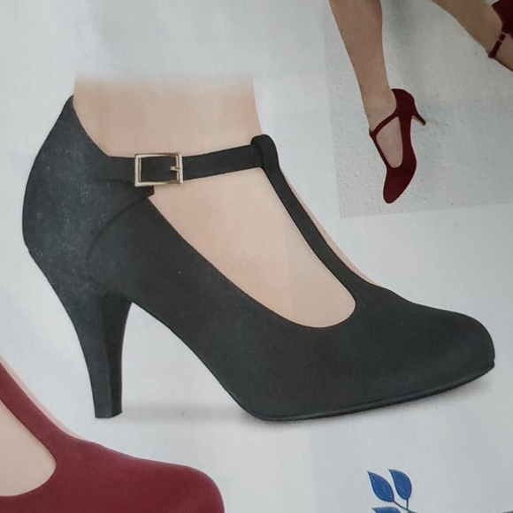 Shoes - Picture 2 of 10